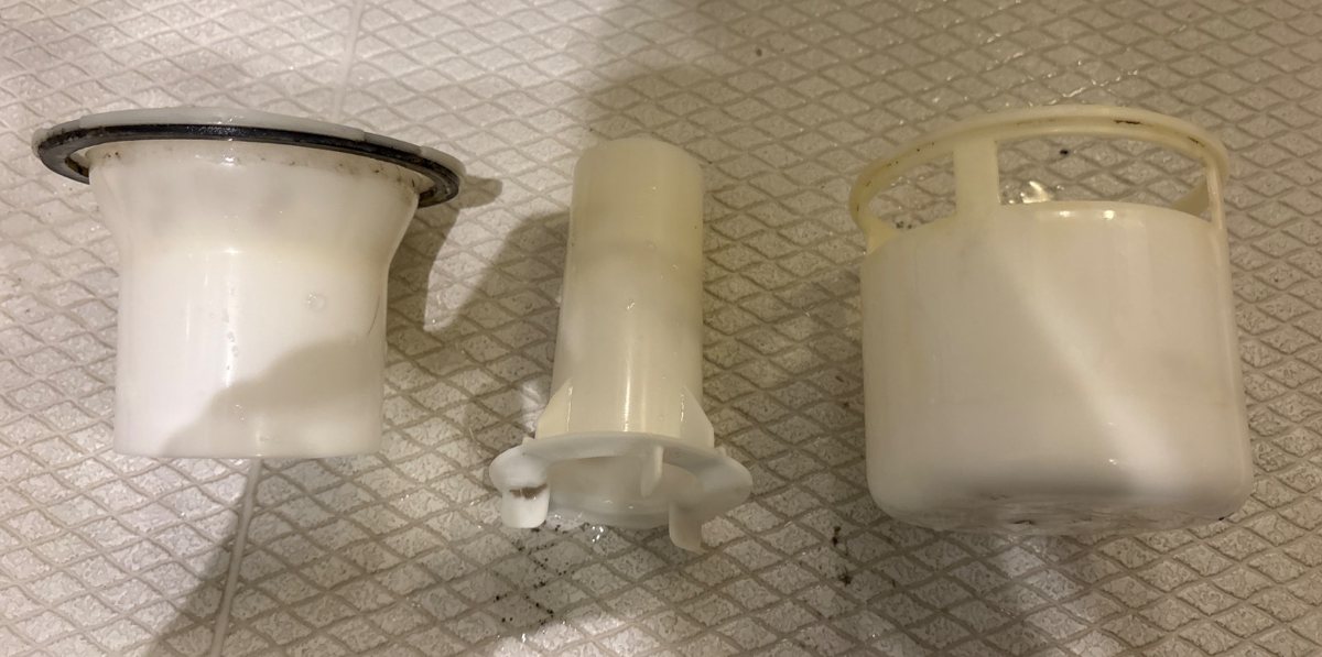 清掃後の排水トラップ